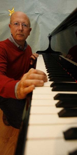 Antonio Lara, pianista y director del conservatorio Maestro Artola, dirigirá la escuela. :: SALVADOR SALAS/