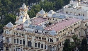 El edificio diseñado por Fernando Guerrero Strachan y Manuel Rivera Vera acaba de cumplir 90 años. :: CARLOS MORET/