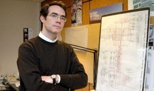 El arquitecto autor del proyecto de la terminal T3 del Aeropuerto de Málaga, Bruce Fairbanks, en su despacho de Madrid. :: SUR/