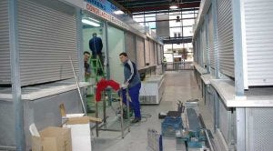 El mercado provisional de la calle Camas ha albergado hasta hace unos días los puestos de Atarazanas. ::
ANTONIO SALAS/