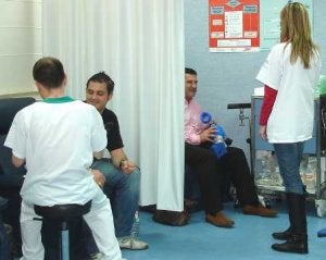 El hospital de día para diabéticos del Clínico atiende a cinco mil personas cada año. ::
SUR/