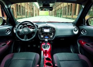 El Juke es atractivo y juvenil, y en su interior hay elementos de motos. :: NISSAN/