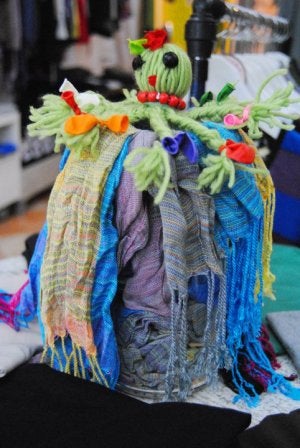 Los participantes aprenderán a renovar la ropa y a fabricar productos con materiales reciclados. :: SUR/