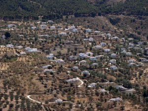 Los ecologistas hablan de más de 22.000 viviendas ilegales en la Axarquía. :: E. CABEZAS/