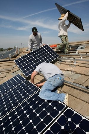 El cambio normativo favorecerá la instalación de placas solares fotovoltaicas en las viviendas. ::
SUR/