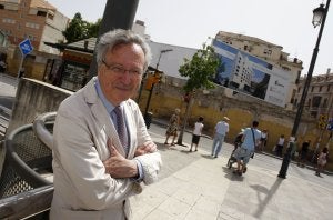 Rafael Moneo, junto al solar en el que irá el hotel. ::
ÁLVARO CABRERA/