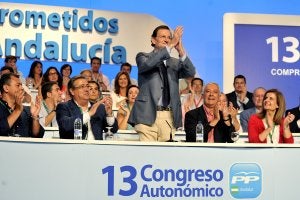 Mariano Rajoy, acompañado por Juan Ignacio Zoido y Javier Arenas ::
M. Ángel Molina / EFE/