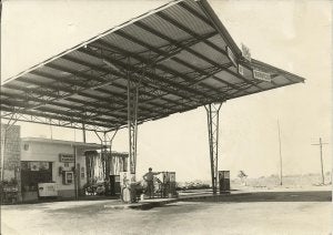 La Vega, primera gasolinera en Torre del Mar. / SUR/