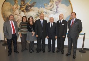Foto de familia de los premiados con las Medallas del Ateneo.:: Álvaro Cabrera/
