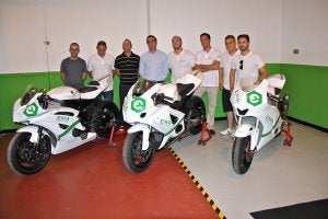 El equipo de EMA, con Amatriaín y Faubel. ::
'MOTOR ANDALUZ'/
