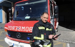 Manuel Alcoholado, en el puesto de Bomberos de San Pedro. ::
JOSELE-LANZA/