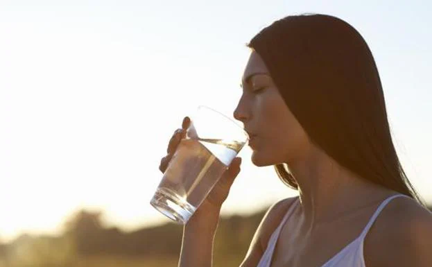 Beber Agua Sin Tratar La Ultima Moda Diario Sur