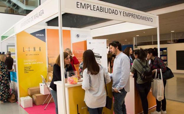 Alumnos De La Uma Buscan Nuevas Oportunidades En La Iv Feria De Empleo Diario Sur