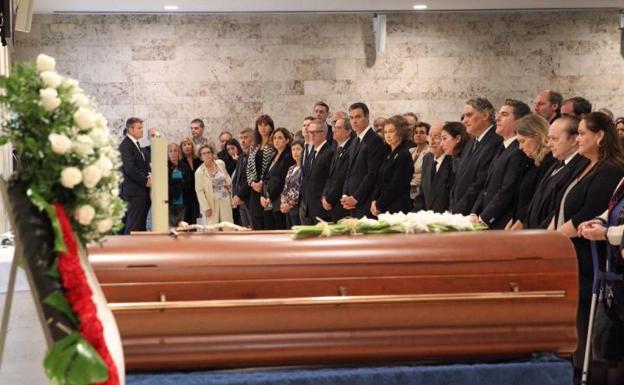 De derecha a izquierda: la Reina Sofía, el presidente del Gobierno; Pedro Sánchez, y el de la Genralitat, Quim Torra. han coincidido en el acto./Reuters