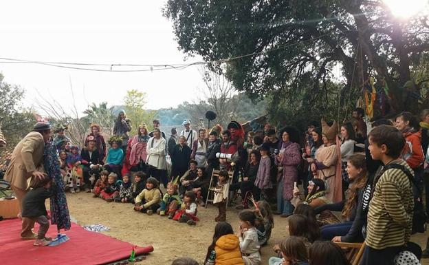 Actividades lúdicas en el asentamiento onubense de El Calabacino (Sierra de Aracena).