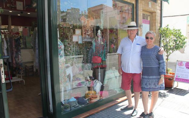 Una familia de comerciantes 'guapos' en Las Cuatro Esquinas