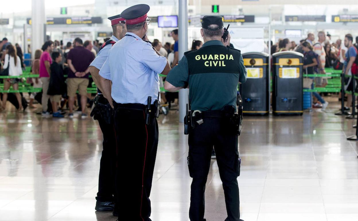 vigilantes de seguridad aeropuerto de mantienen la huelga indefinida | Diario Sur