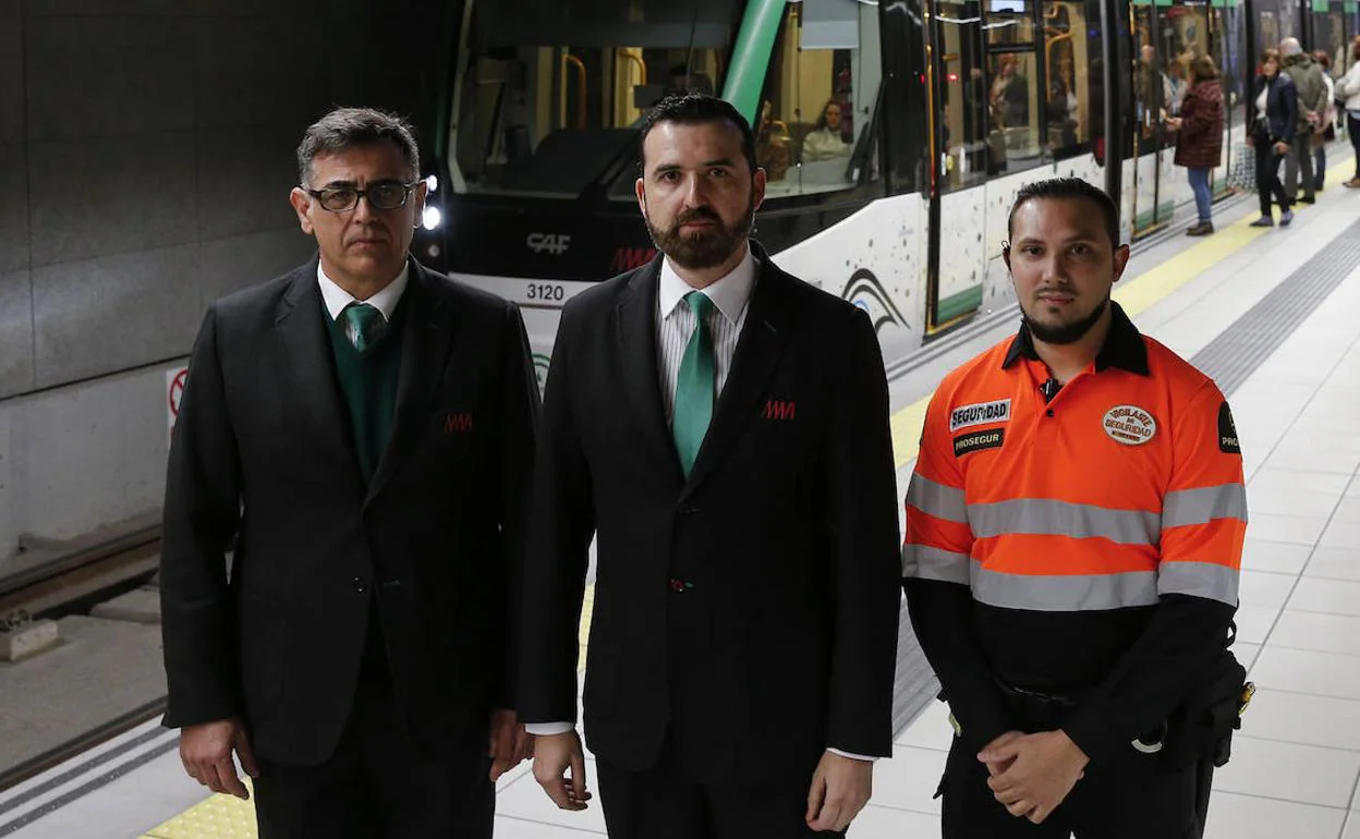 Resultado de imagen de Ellos son los ángeles de la guarda del metro de Málaga