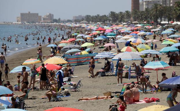 Aspecto de una playa de Málaga esta mañana. /Migue Fernández