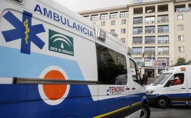 Dos ambulancias se cruzan en el Hospital Regional./Ñito Salas