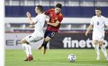 Brahim, durante el instante en el que sufre la falta que provoca el penalti./RFEF