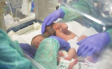 Dos bebés prematuros nacidos en el Materno./SUR