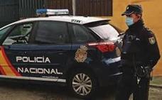 Apuñala a su padre con ayuda de un amigo en Puerto de la Torre