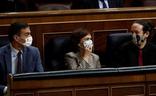 Pedro Sánchez, Carmen Calvo y Pablo Iglesias en el Congreso/EFE