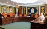 Imagen de la reunión celebrada en el salón de plenos./SUR