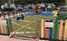 Los parques infantiles suelen precintarse para recordar que no pueden usarse./