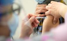 La Junta plantea suministrar la vacuna de AstraZeneca a las personas de hasta 65 años