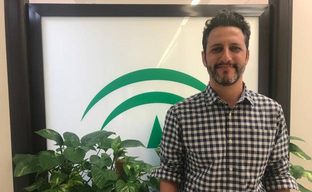 Director del plan de vacunación en Andalucía: David Moreno: "En los primeros seis meses hay poca diferencia cuando se administra una o dos dosis de la vacuna" 2 David Moreno: