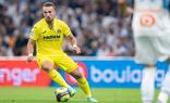 Javi Ontiveros conduce un balón durante un encuentro con el Villarreal./@javiontiveros11