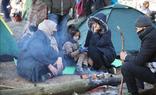 La presencia de numerosos niños en los campamentos de migrantes de la frontera preocupa a las organizaciones humanitarias./EFE