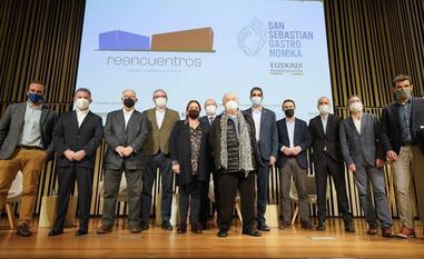 Autoridades, patronos, cocineros y organizadores se reunieron este martes para presentar la nueva edición del congreso gastronómico./LOBO ALTUNA