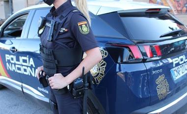Agente de la Policía Nacional en una imagen de archivo/Europa press