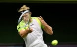 Alejandro Davidovich envuelve con efecto liftado su golpe de derecha en Estocolmo./ATp