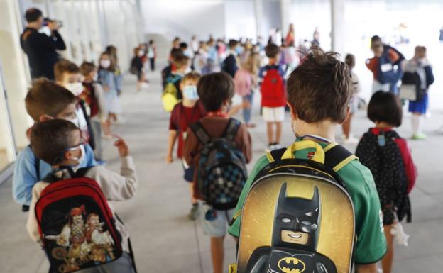Convoca una reunión para analizar el regreso a la escuela