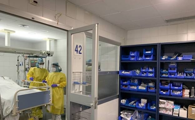 Pacientes de covid que se recuperan de los recién infectados en triple en Málaga