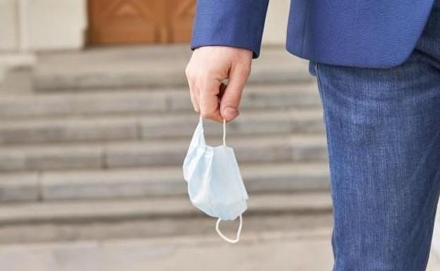 Andalucía pregunta cuánto tiempo se deben mantener las mascarillas en espacios cerrados 