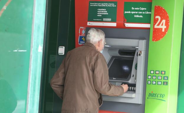 Acuerdo para mejorar los servicios bancarios para las personas mayores en Andalucía