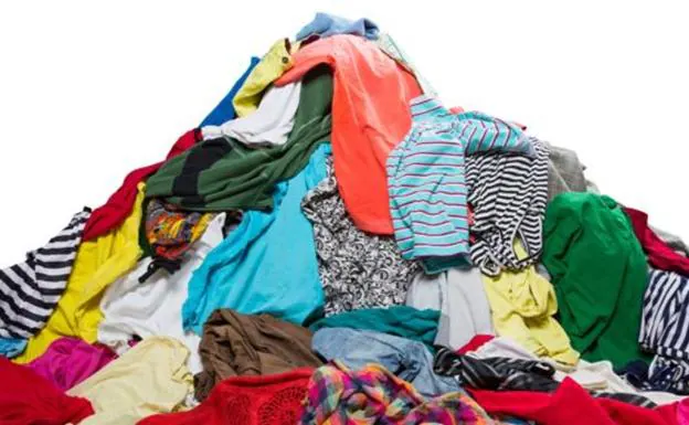 Carrefour ofrece vales de hasta 20 euros a de ropa usada | Diario Sur