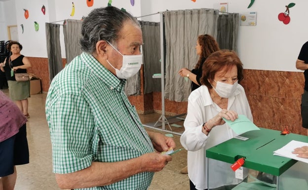 Rafi y Manuel a los 94 años y 84 fieles a su fecha de elección: