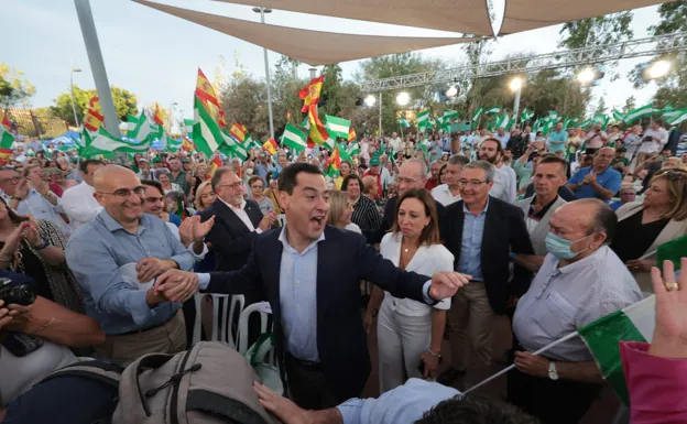 Juanma Moreno, en el Rally de Málaga en el inicio de la campaña. 