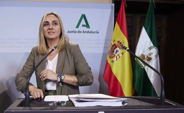 La Ministra de Obras Públicas, Marifrán Carazo, al término del Consejo de Gobierno. 