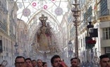 El cortejo de la Virgen de los Remedios, en la calle Larios./SUR