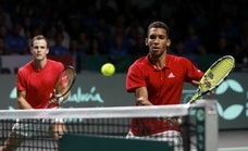 Vasek Pospisil y Felix Auger-Aliassime, en el duelo de dobles de este sábado./EFE