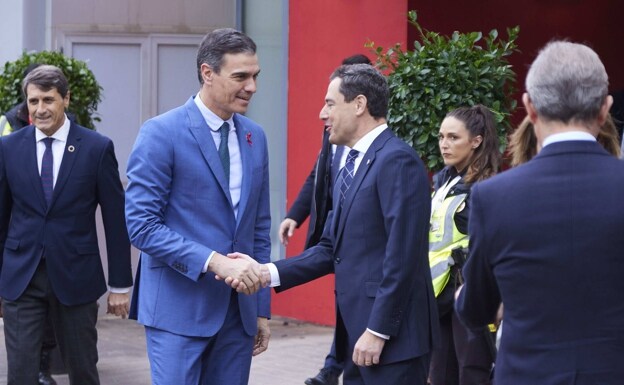 Pedro Sánchez y Juanma Moreno presentando el proyecto en San Roque.