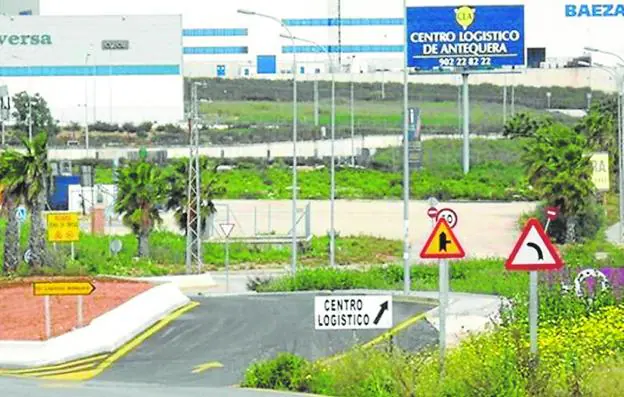 Acceso al puerto seco de Antequera, una de las infraestructuras neurálgicas para el desarrollo logístico. 