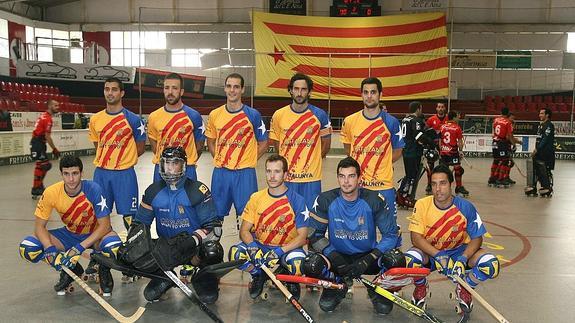 Empleador apretado comodidad La selección catalana de hockey sobre patines desafía al CSD y juega con la  estelada | Diario Sur